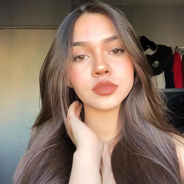 Genç Sürprizli Kadın Escort Asya